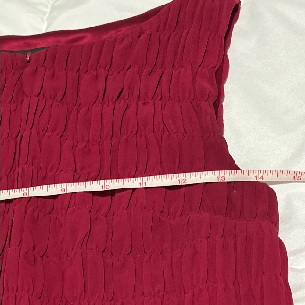 Elegant Sleeveless Dress - Picture 10 of 11